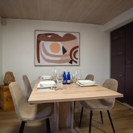 Js-eyach Διαμέρισμα *